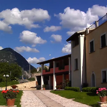 B&B Il Borgo Del Fattore 폴리뇨