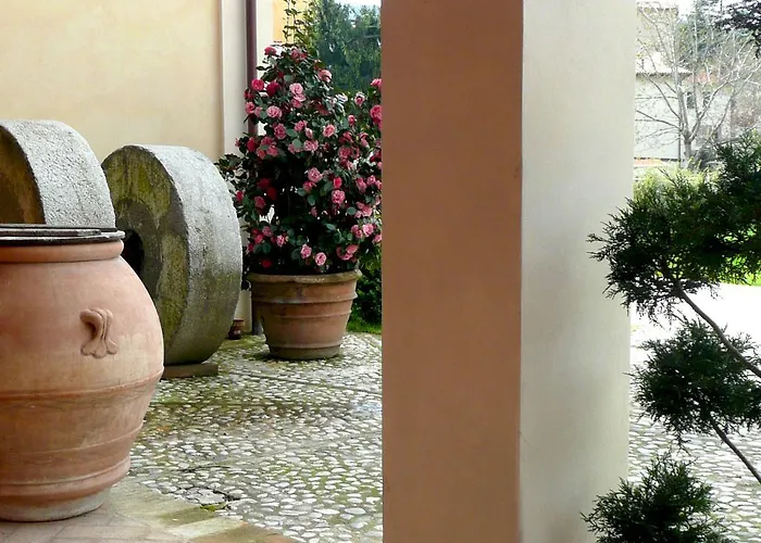 Il Borgo Del Fattore 3* פוליניו